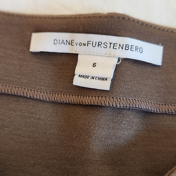 DIANE VON FURSTENBERG Bateau Neckline Knee-Length Dress - Picture 4 of 10